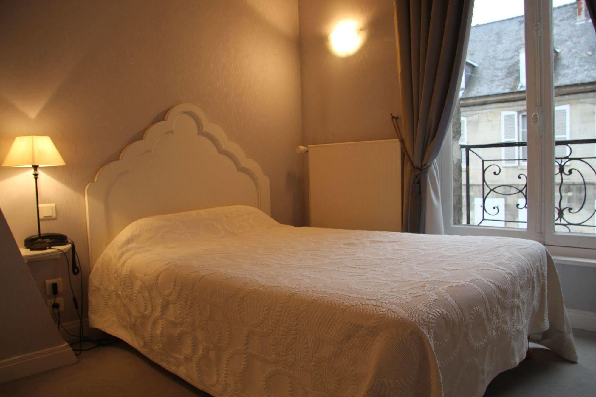 Hotel Le Regent Villers-Cotterêts Kültér fotó