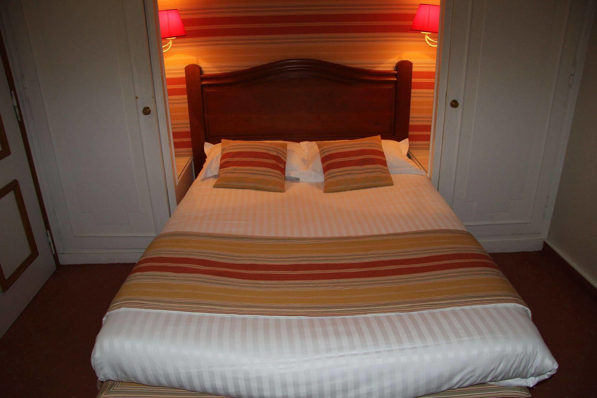 Hotel Le Regent Villers-Cotterêts Kültér fotó